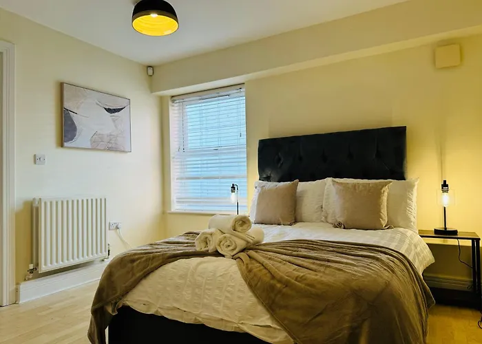 Ground Floor Wimbledon Flat With Parking