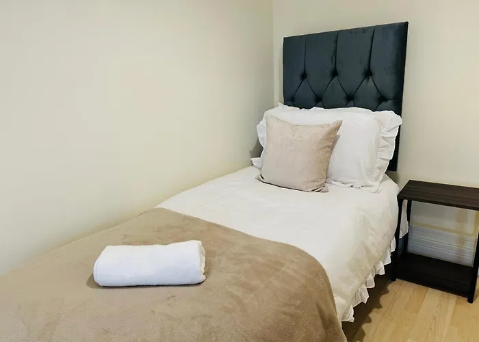 Ground Floor Wimbledon Flat With Parking